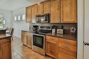 Bright Modern Abode - 32 Miles to Zion Nat'l Park!