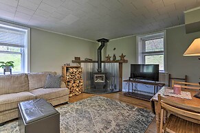 Patio & Fire Pit: Idyllic Cottage in Hellertown!