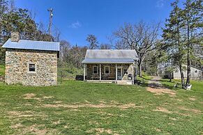 Patio & Fire Pit: Idyllic Cottage in Hellertown!