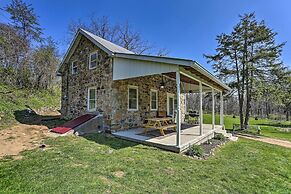 Patio & Fire Pit: Idyllic Cottage in Hellertown!