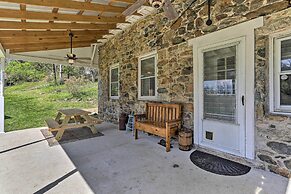 Patio & Fire Pit: Idyllic Cottage in Hellertown!