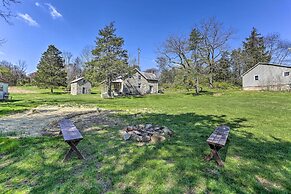 Patio & Fire Pit: Idyllic Cottage in Hellertown!