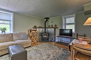 Patio & Fire Pit: Idyllic Cottage in Hellertown!