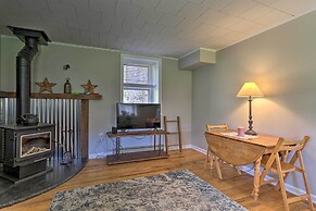 Patio & Fire Pit: Idyllic Cottage in Hellertown!