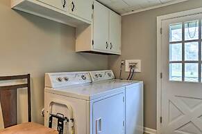 Patio & Fire Pit: Idyllic Cottage in Hellertown!