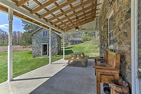 Patio & Fire Pit: Idyllic Cottage in Hellertown!