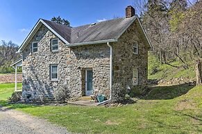 Patio & Fire Pit: Idyllic Cottage in Hellertown!