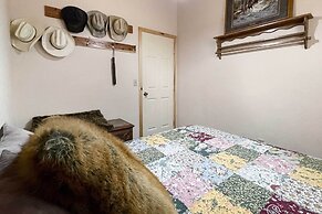 4-season Mountain Escape With Breathtaking View!