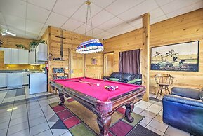 Spacious Cabin on Dale Hollow Lake W/hot Tub!