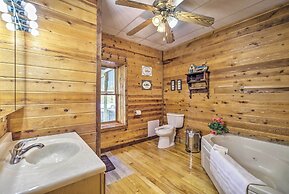 Spacious Cabin on Dale Hollow Lake w/ Hot Tub!