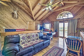 Spacious Cabin on Dale Hollow Lake w/ Hot Tub!