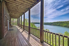 Spacious Cabin on Dale Hollow Lake w/ Hot Tub!
