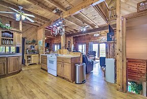 Spacious Cabin on Dale Hollow Lake w/ Hot Tub!