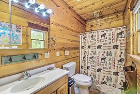 Spacious Cabin on Dale Hollow Lake w/ Hot Tub!