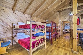 Spacious Cabin on Dale Hollow Lake w/ Hot Tub!