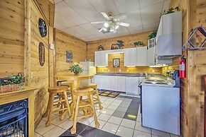 Spacious Cabin on Dale Hollow Lake w/ Hot Tub!