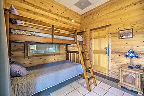 Spacious Cabin on Dale Hollow Lake w/ Hot Tub!