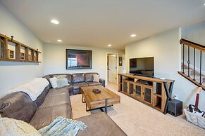Colorado Springs Townhome w/ Game Room & Mtn Views