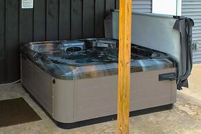 Lakefront Wisconsin Dells Home w/ Game Room