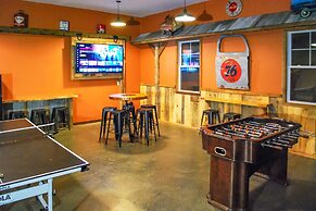 Lakefront Wisconsin Dells Home w/ Game Room