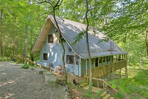 Charming & Secluded Riverside Cabin + 3 Decks