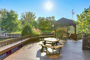 Vermilion River Home w/ Hot Tub & Private Dock!