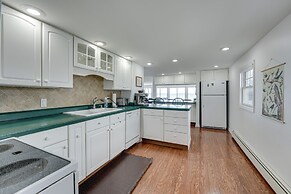 Lakefront Michigan Cottage - Deck, Grill & Kayaks!