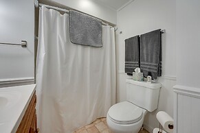 Lakefront Michigan Cottage - Deck, Grill & Kayaks!