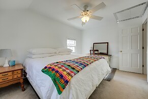 Lakefront Michigan Cottage - Deck, Grill & Kayaks!