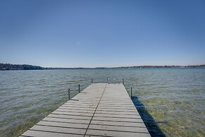 Lakefront Michigan Cottage - Deck, Grill & Kayaks!
