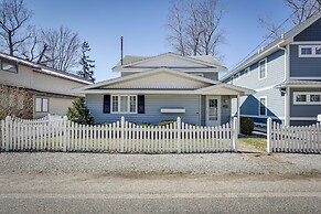 Lakefront Michigan Cottage - Deck, Grill & Kayaks!