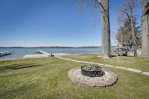 Lakefront Michigan Cottage - Deck, Grill & Kayaks!