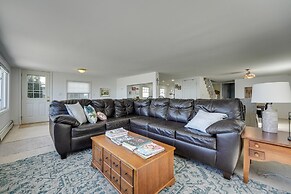 Lakefront Michigan Cottage - Deck, Grill & Kayaks!