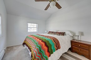 Lakefront Michigan Cottage - Deck, Grill & Kayaks!