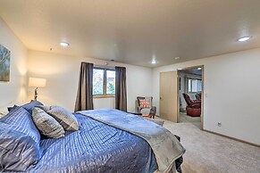 Outdoor Enthusiasts' Retreat w/ Hot Tub, Deck