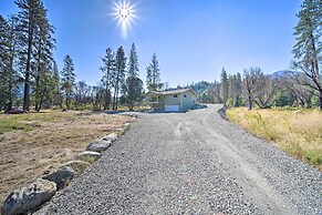 River Acres Retreat w/ Grill & River Access!