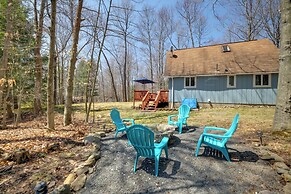 Walk to Beach: Pocono Lake Cabin w/ Pool Access!