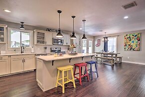 Cozy Retreat w/ Hot Tub & Fire Pit: Close to Main!