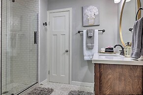 Cozy Retreat w/ Hot Tub & Fire Pit: Close to Main!