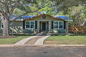 Cozy Retreat w/ Hot Tub & Fire Pit: Close to Main!
