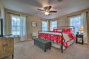 Cozy Retreat w/ Hot Tub & Fire Pit: Close to Main!