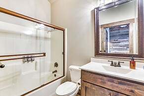 Lavish Retreat w/ Decks, Steps to Table Rock Lake!