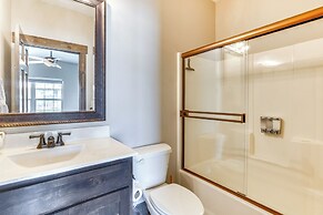 Lavish Retreat w/ Decks, Steps to Table Rock Lake!