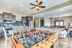 Lavish Retreat w/ Decks, Steps to Table Rock Lake!