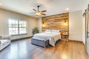 Lavish Retreat w/ Decks, Steps to Table Rock Lake!