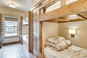 Lavish Retreat w/ Decks, Steps to Table Rock Lake!