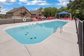 Lavish Retreat w/ Decks, Steps to Table Rock Lake!