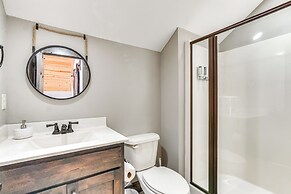 Lavish Retreat w/ Decks, Steps to Table Rock Lake!