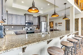 Lavish Retreat w/ Decks, Steps to Table Rock Lake!