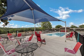 Lavish Retreat w/ Decks, Steps to Table Rock Lake!